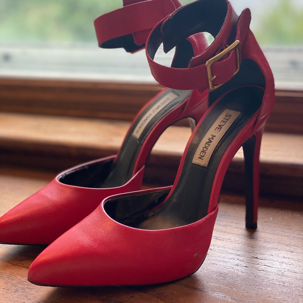 Steve Madden red pointed heels